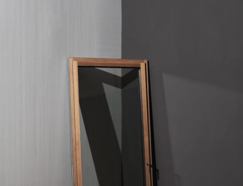 Finstral presenta nuevas superficies cerámicas, metálicas y de madera noble para el interior